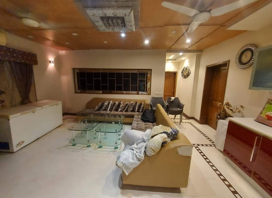 Luxurious 2 Kanal House with Expansive Lawn for Sale in DHA Phase 5