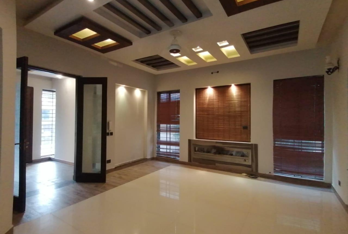 10 Marla House for Rent in DHA Phase 5, Lahore