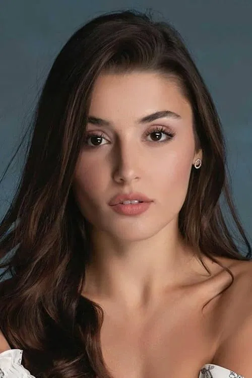 Hande Erçel – Turkey’s Stunning Actress Conquering the World Stage