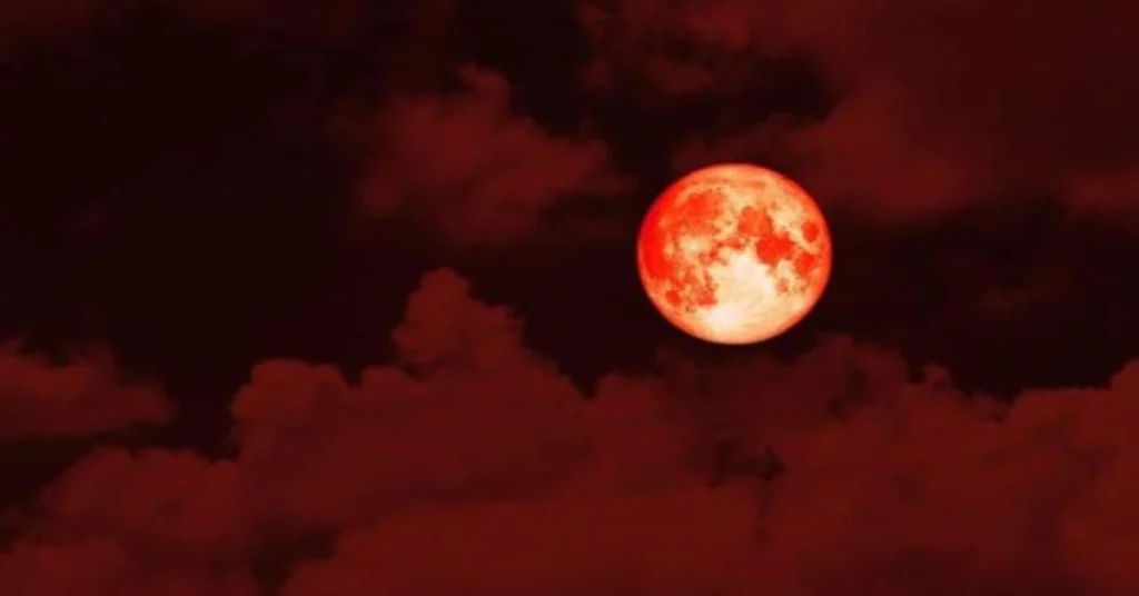 Total lunar eclipse blood moon